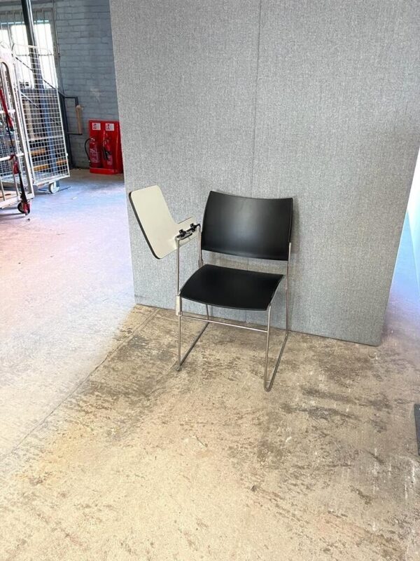 Casala Curvy Tablet chair stacking chair