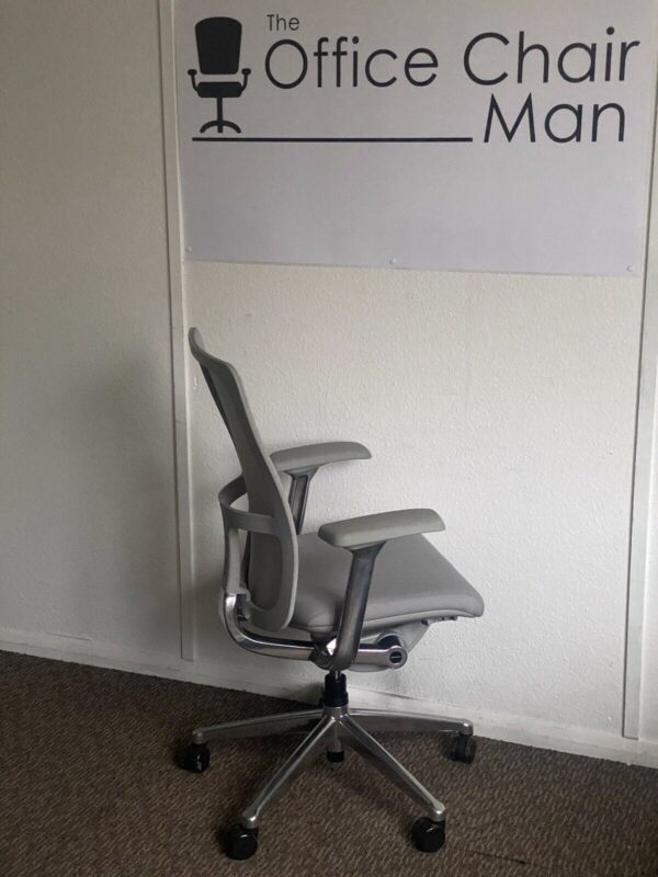 Haworth Zody Style polished aluminium CONFERENCE Chair In Silver Mesh - Image 3