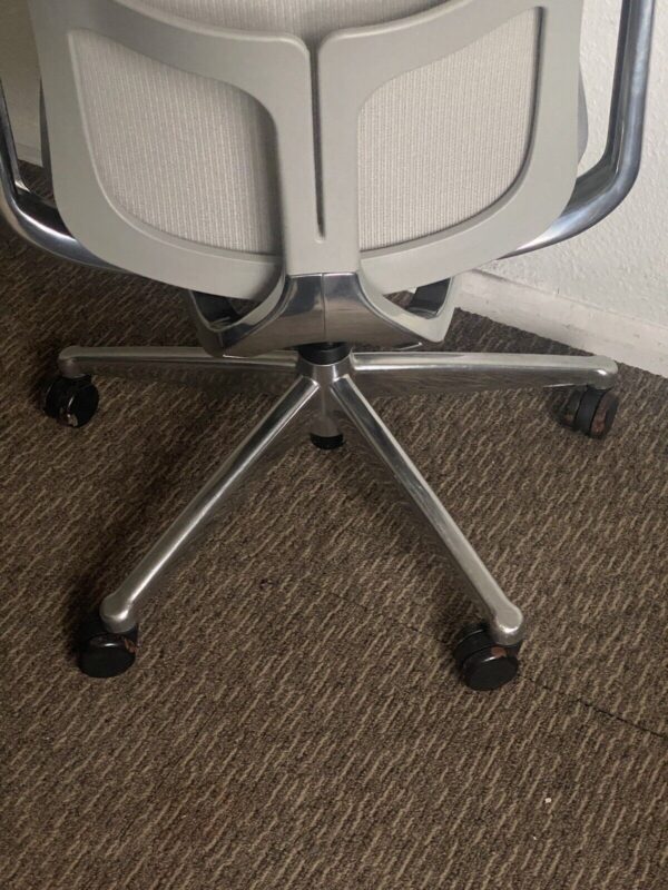 Haworth Zody Style polished aluminium CONFERENCE Chair In Silver Mesh - Image 5