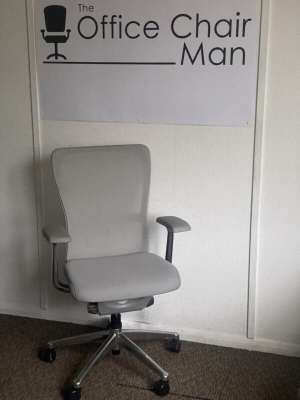 Haworth Zody Style polished aluminium CONFERENCE Chair In Silver Mesh - Image 2