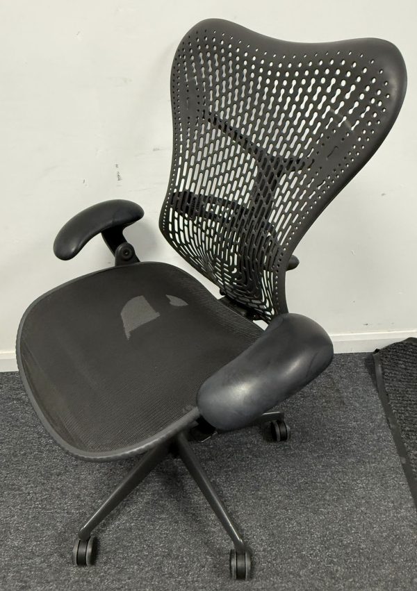 Herman Miller Mirra V1 in Anthracite with extendable Seat & Forward Tilt