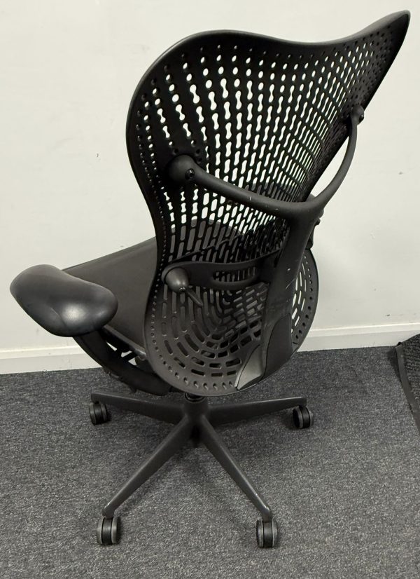 Used Herman Miller Mirra V1 in Anthracite with extendable Seat