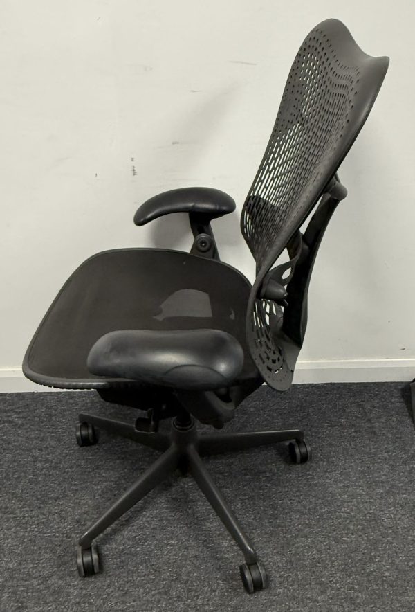 Used Herman Miller Mirra V1 in Anthracite with extendable Seat & Forward Tilt