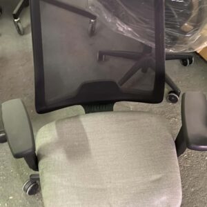 Interstuhl EVERYis1 Grey seat and black mesh-hi back task chair