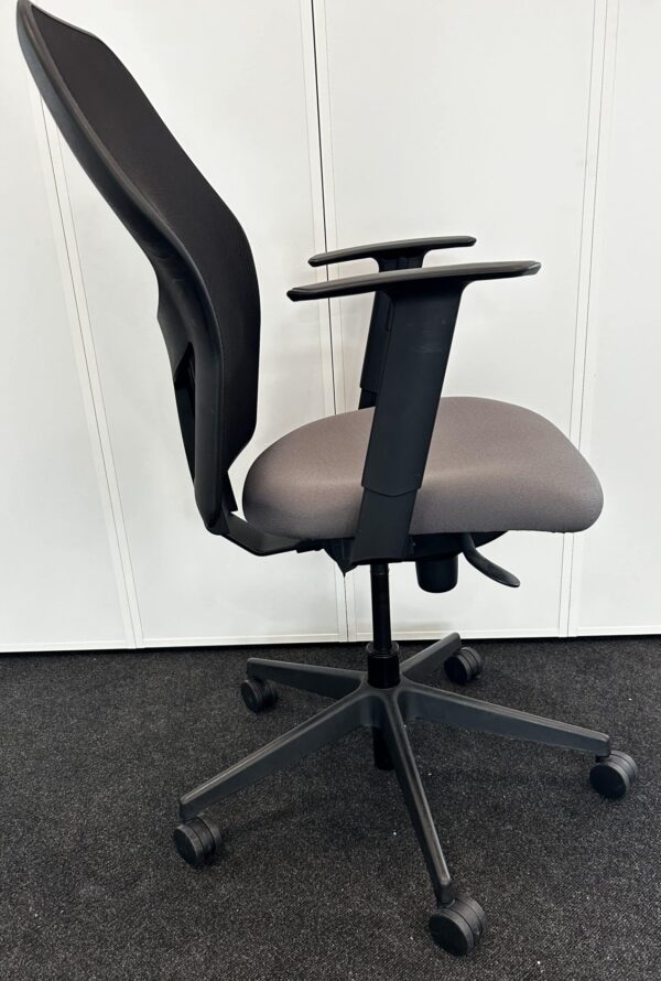 Verco Mesh MSH 1AA with Height Adjustable Arms Blizzard Black Mesh Back with Lumbar Bar Used