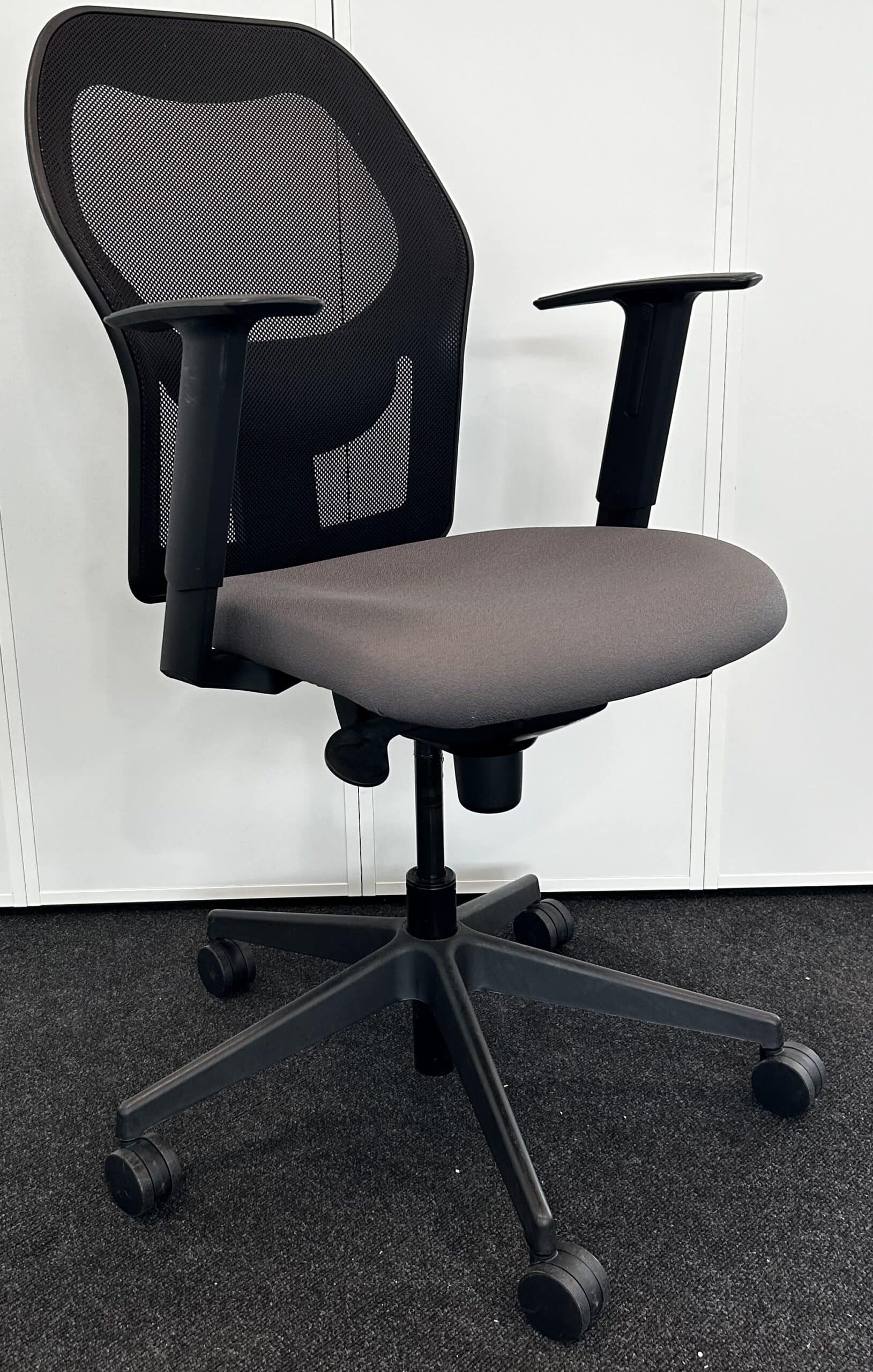 Verco Mesh MSH 1AA with Height Adjustable Arms Blizzard grey Seat and Black Mesh Back with Lumbar Bar