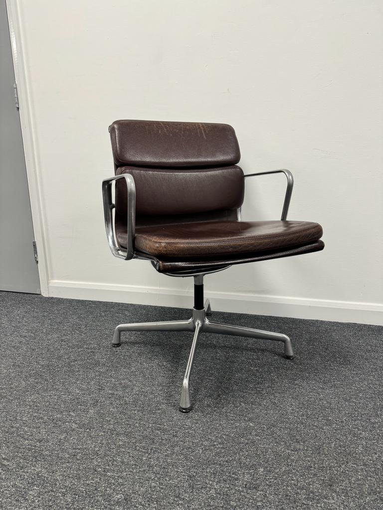Side Vitra Charles Eames Aluminium Group EA208 Soft Pad Leather Chair