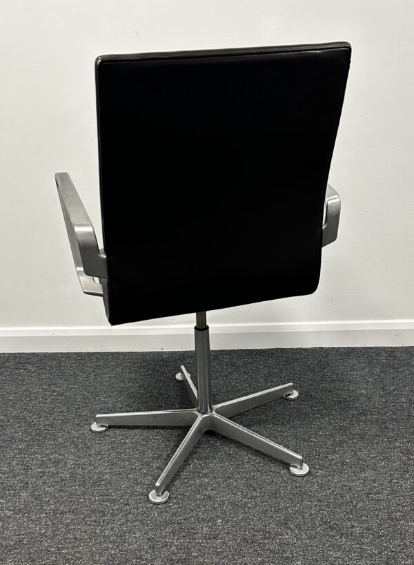 Fritz Hansen Oxford 3271 Medium Back desk chair
