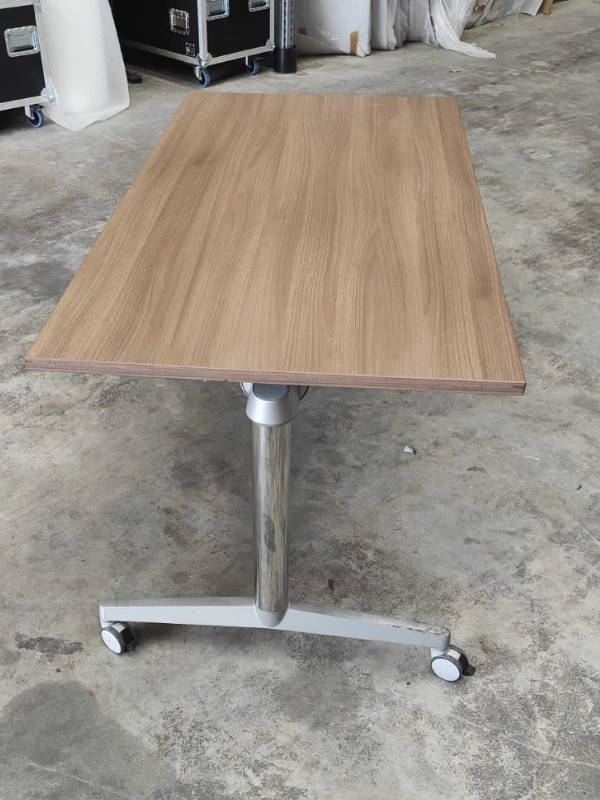 Steelcase Flip Top tables 1600 x 800