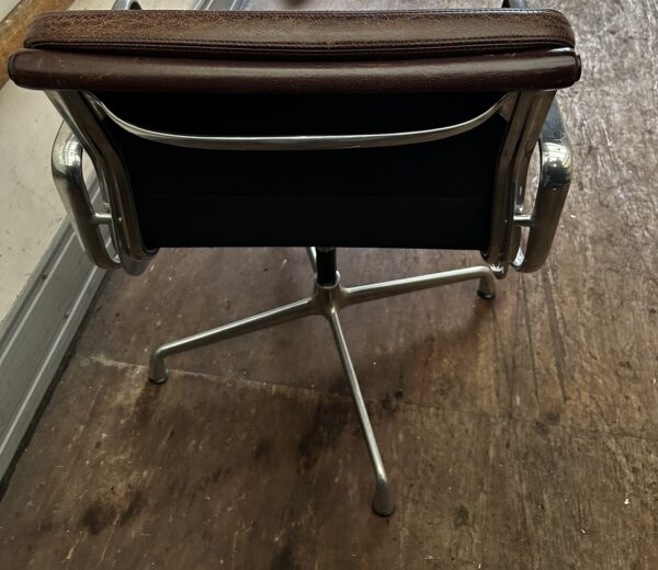 Vitra Softpad EA208 brown