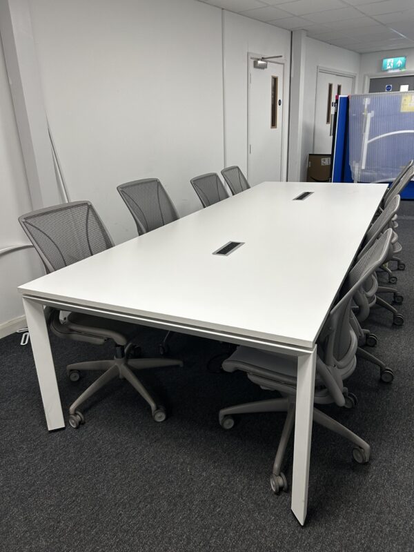 Steelcase Frame ONE Bank of 8 x 1M x 0.6M White Laminate Desks on White Contoured Goalpost Leg - Image 2