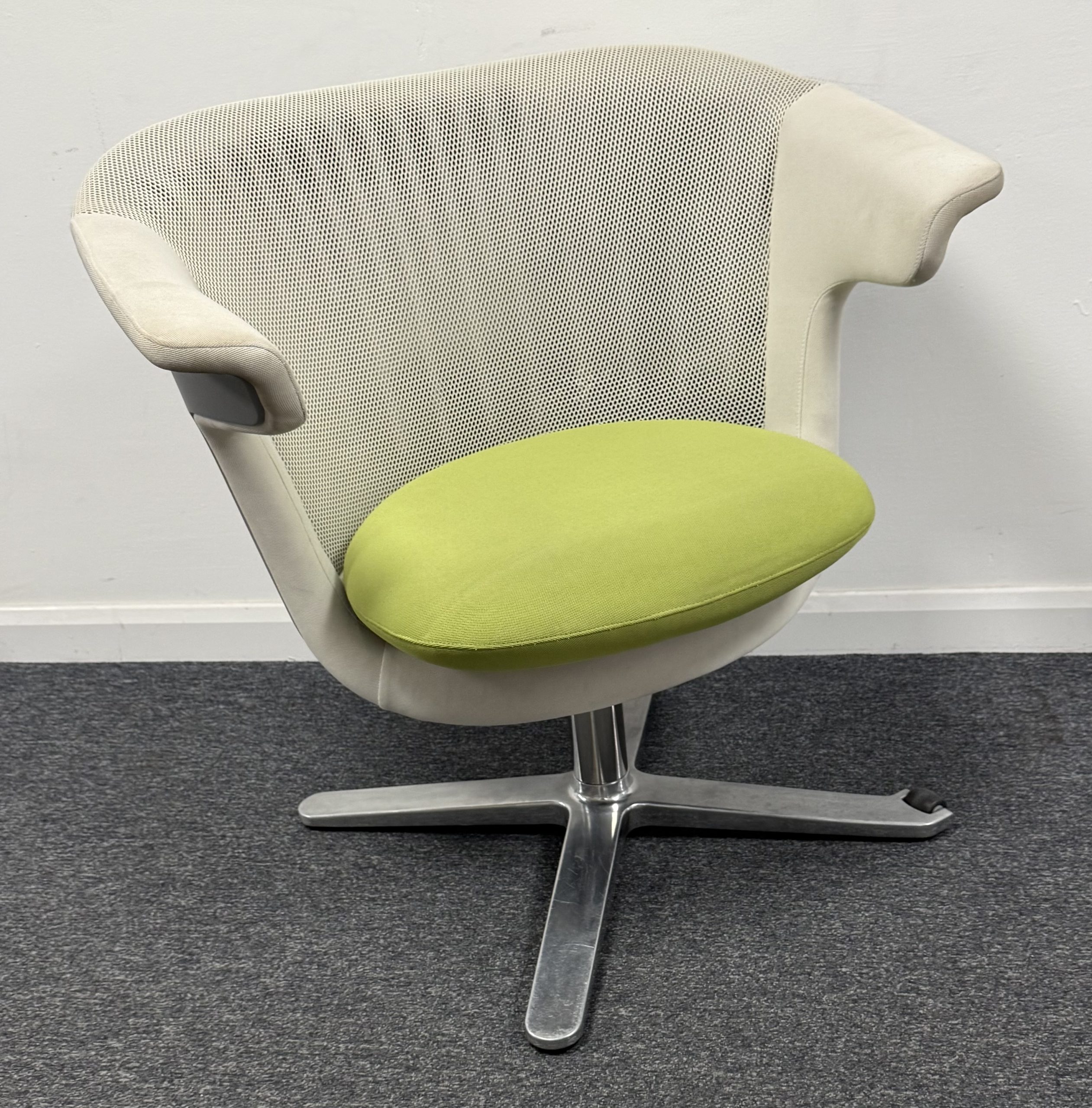 Steelcase i2i Office Lounge chair revolving seat