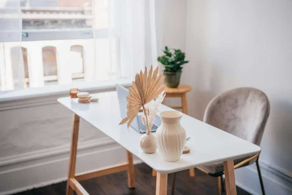 Second-hand office desks