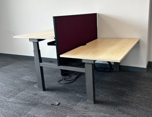 Senator Chemistry Back To Back Sit Stand Desk 1600 x 800 Apple Top on Anthracite powered frame - Image 3