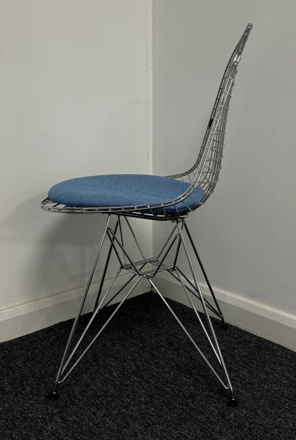 Vitra wire chair DKR chrome with blue cushion - Image 4