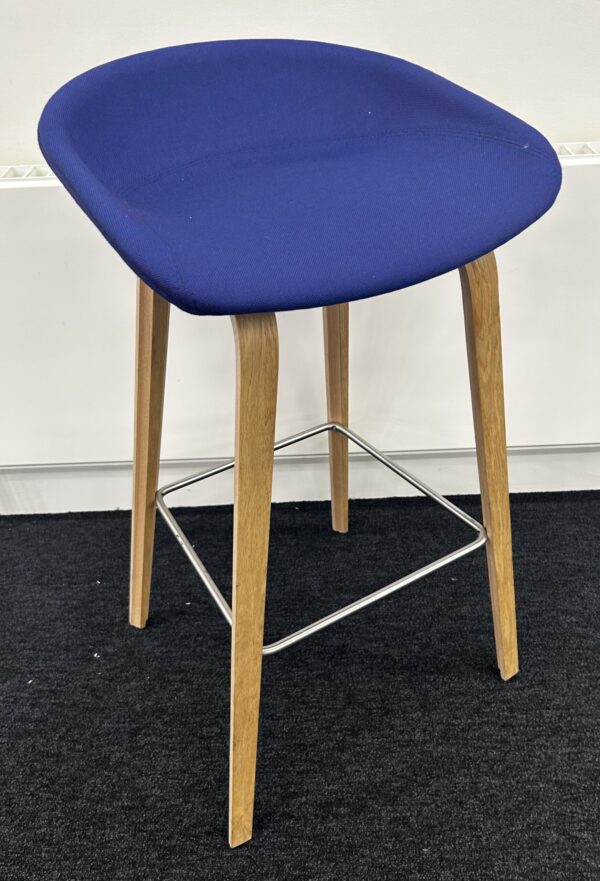 Hay AAS33 Hi Stool finished in Purple on Oak Frame - Image 2