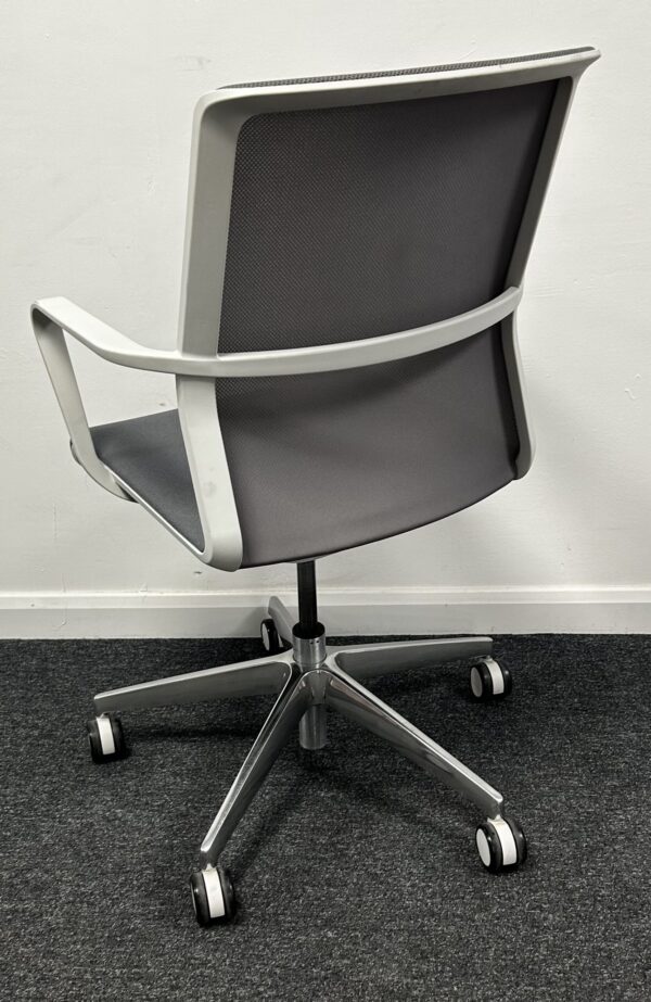 Senator Circo 02 conference chair Silver Grey Fabric White Frame Polished Alloy Base - Image 4