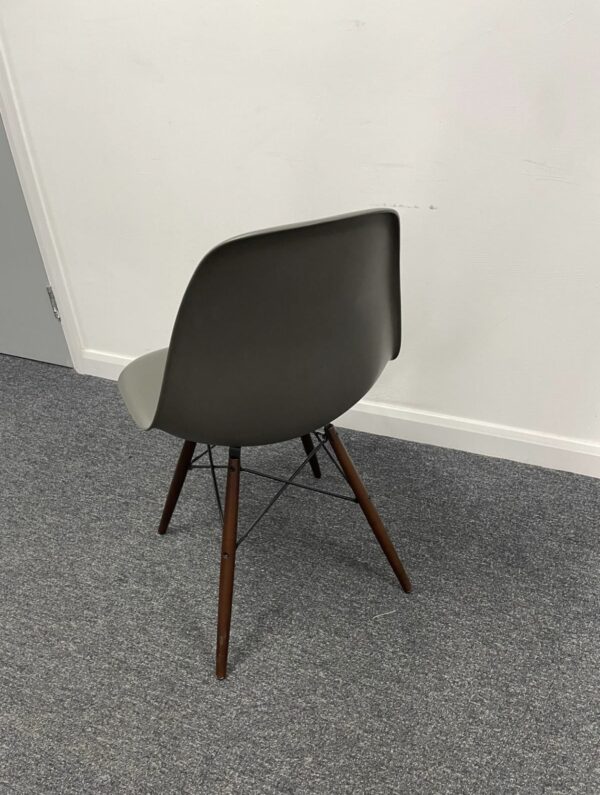 Vitra Eames DSW 756 RETRO with fibreglass seat in Navy Blue on natural wood Legs 2020 - Image 3