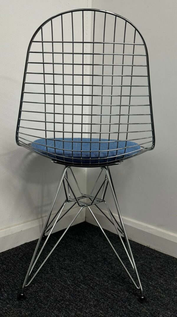 Vitra wire chair DKR chrome with blue cushion - Image 3