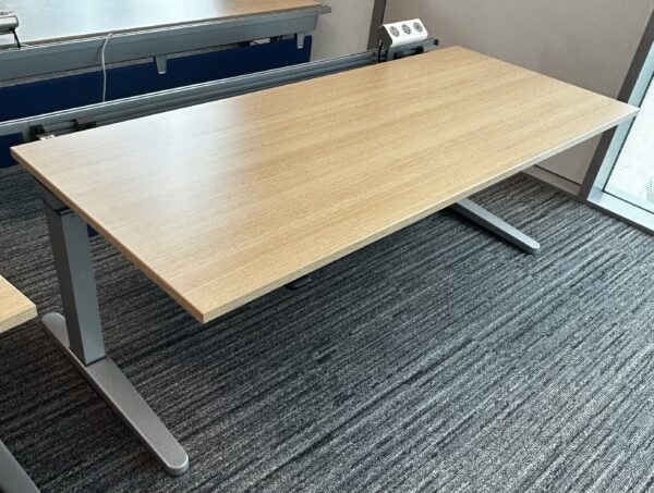 Steelcase Ology 1400 Sit Stand desk