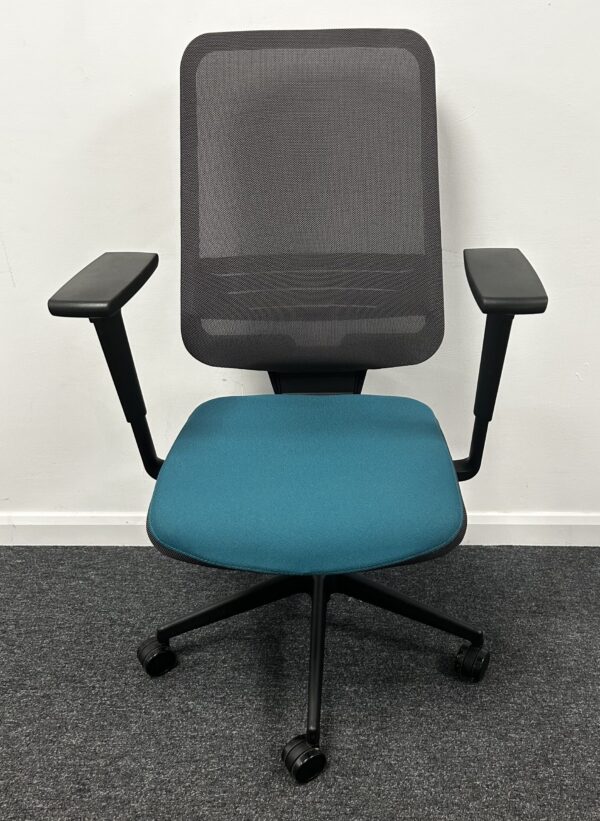 Forma 5 Dot Pro High back Task Chair with Adjustable Lumbar bar seat in Blue - Image 2