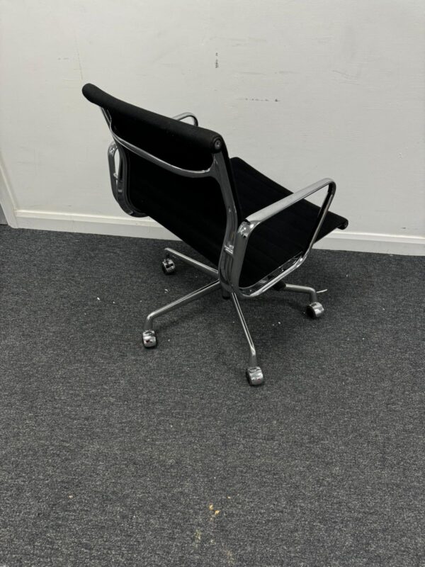 Charles Eames Vitra EA117 Ribbed black hessian Conference Chairs - Image 5