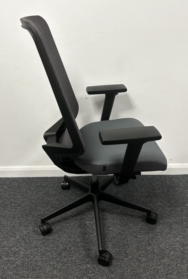 Forma 5 Dot Pro High back Task Chair with Adjustable Lumbar bar seat in Grey - Image 4