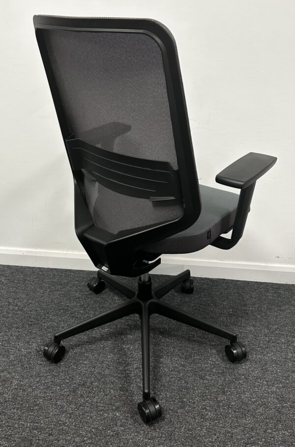 Forma 5 Dot Pro High back Task Chair with Adjustable Lumbar bar seat in Grey - Image 3