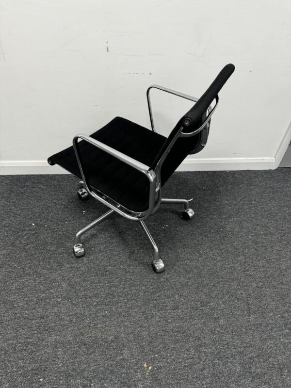 Charles Eames Vitra EA117 Ribbed black hessian Conference Chairs - Image 4