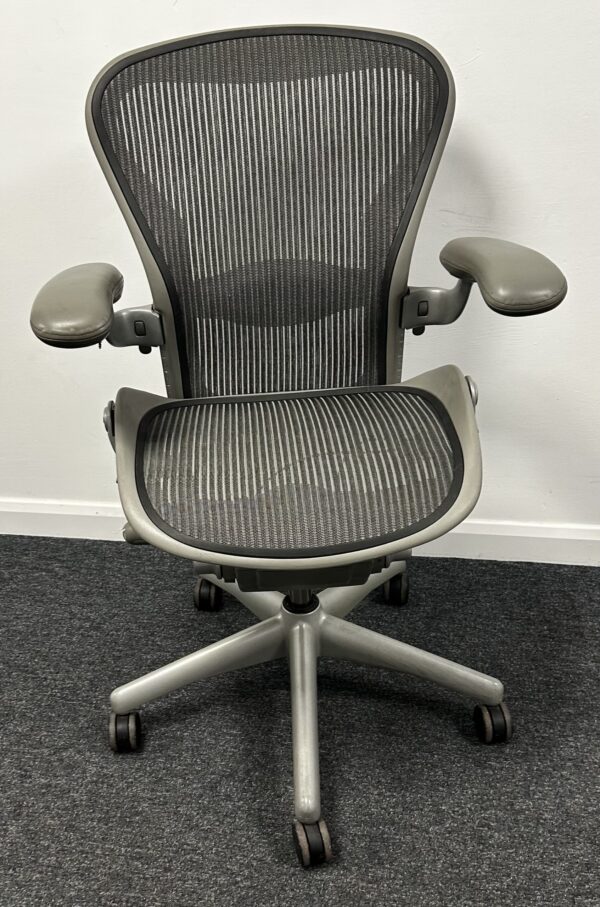 Herman Miller Aeron B Classic Anthracite Mesh on Silver Grey Frame Leather Arm Pads - Image 2