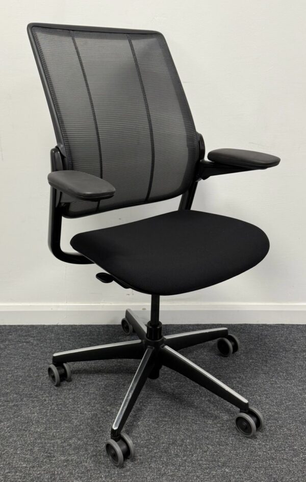 Humanscale Diffrient Smart Chair in Black on Polished Aluminium Base - Image 2