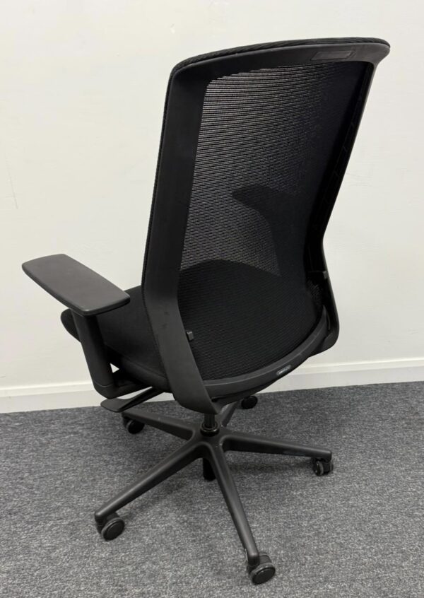 Bestuhl J1 Mesh Back Task Chair All Black Edition - Image 4