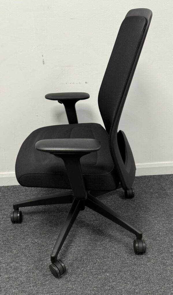Interstuhl Everyis1 Mesh Back Task Chair All Black Edition - Image 3