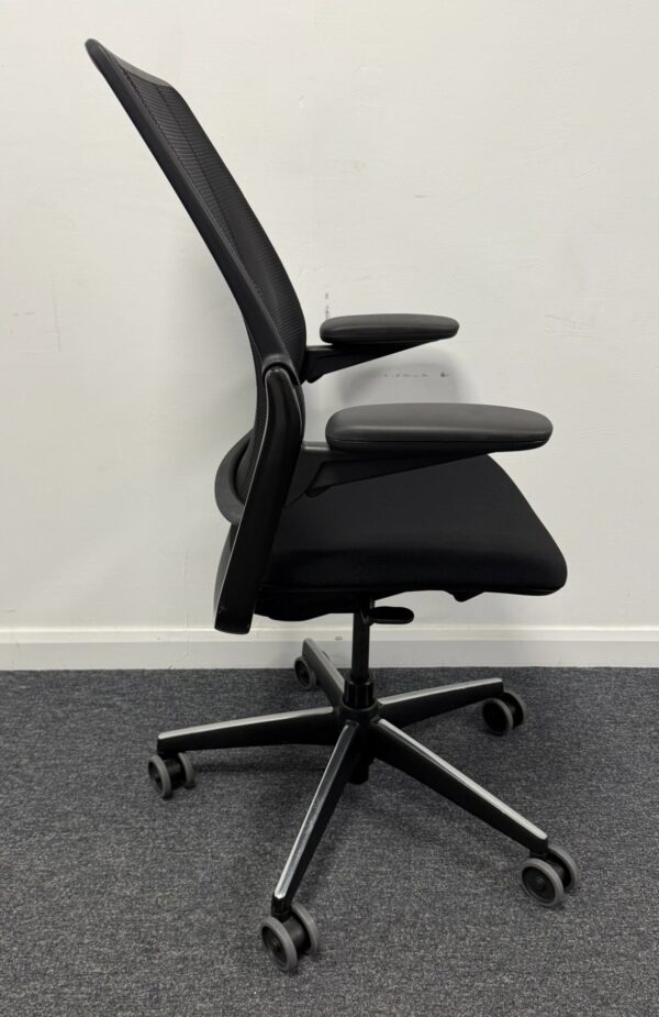 Humanscale Diffrient Smart Chair in Black on Polished Aluminium Base - Image 5