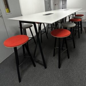 Frovi Hi 3.2m Collaborative table and 12 stools