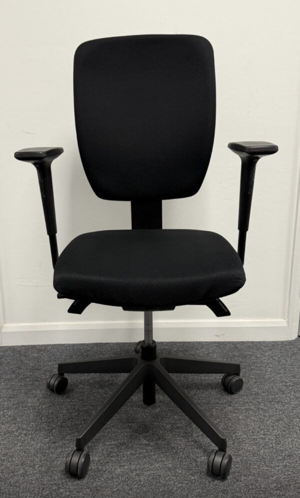 Senator Dash Task Chair All Black edition with Height Adjustable arms - Image 3