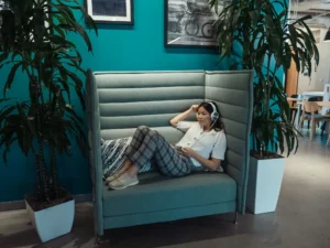 Flexible furniture for hybrid workspaces