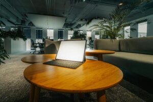 Mobile office furniture in agile workspaces