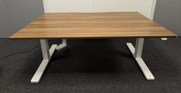 Kinnarps Sit Stand Desks