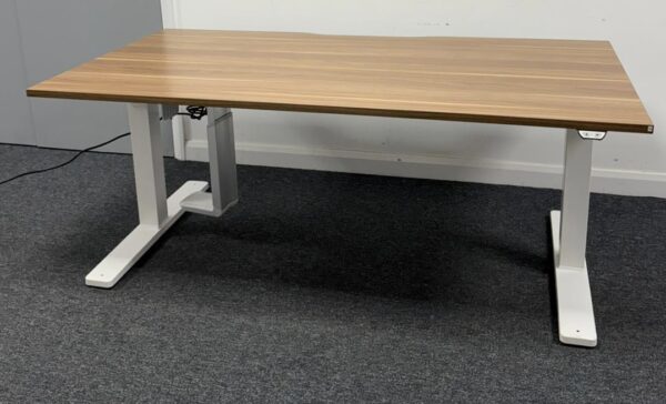 Pre-loved electric height adjustable Desks