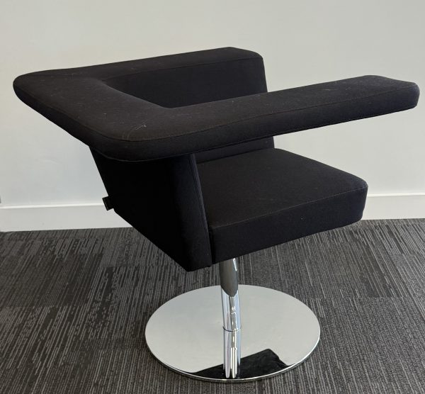 Zuco Alterno swivel breakout chair side