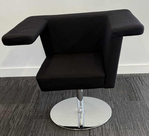 Zuco Alterno swivel breakout chair front