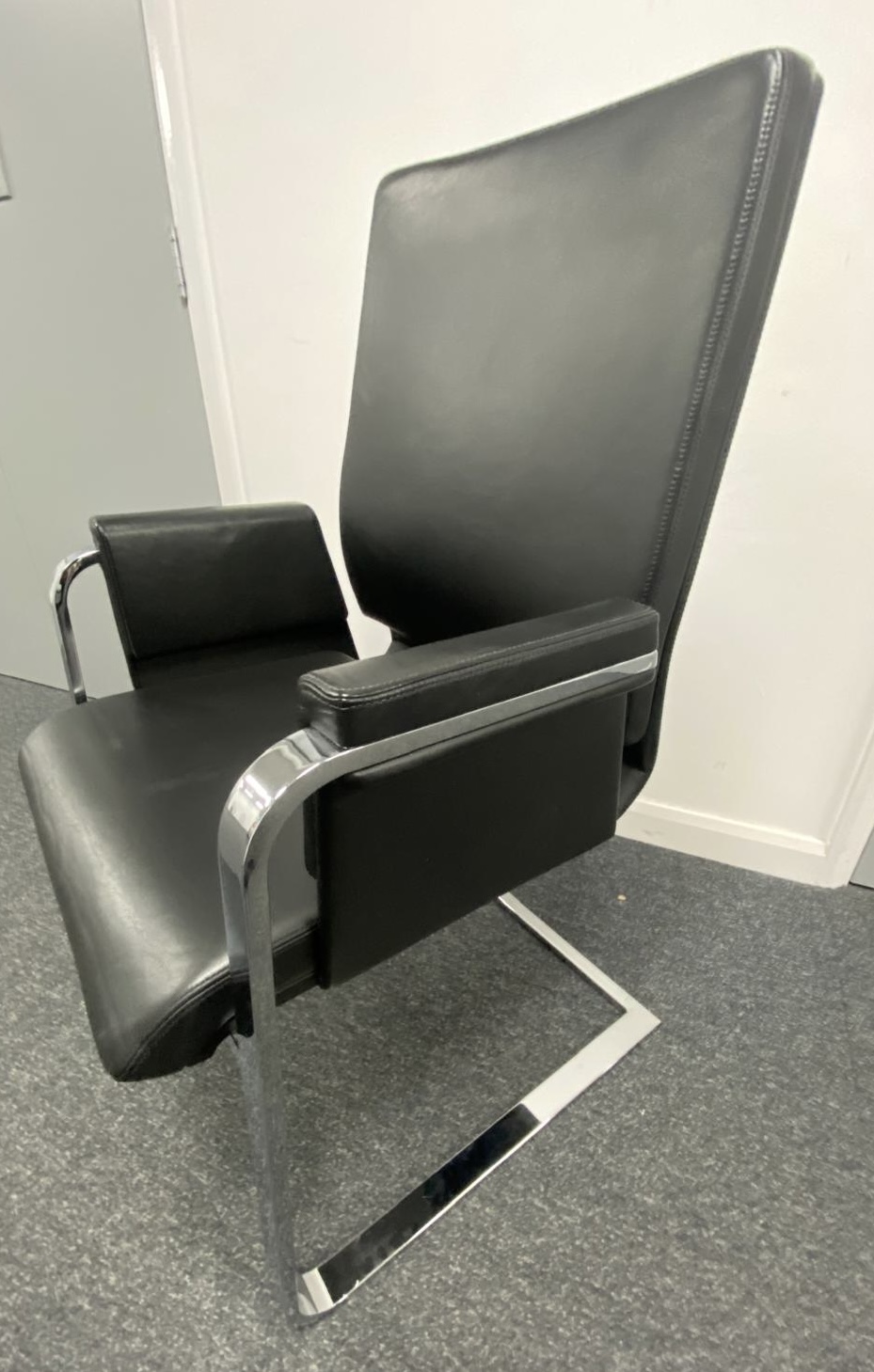 Interstuhl AXOS A560