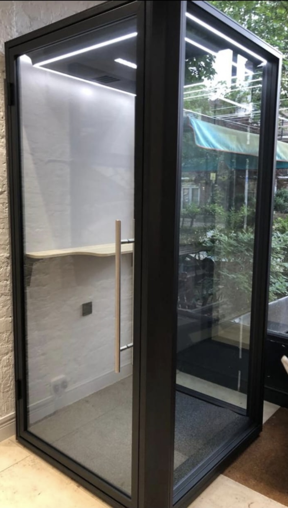 Maars Living Wall Halo 1 Phone Booth in Black