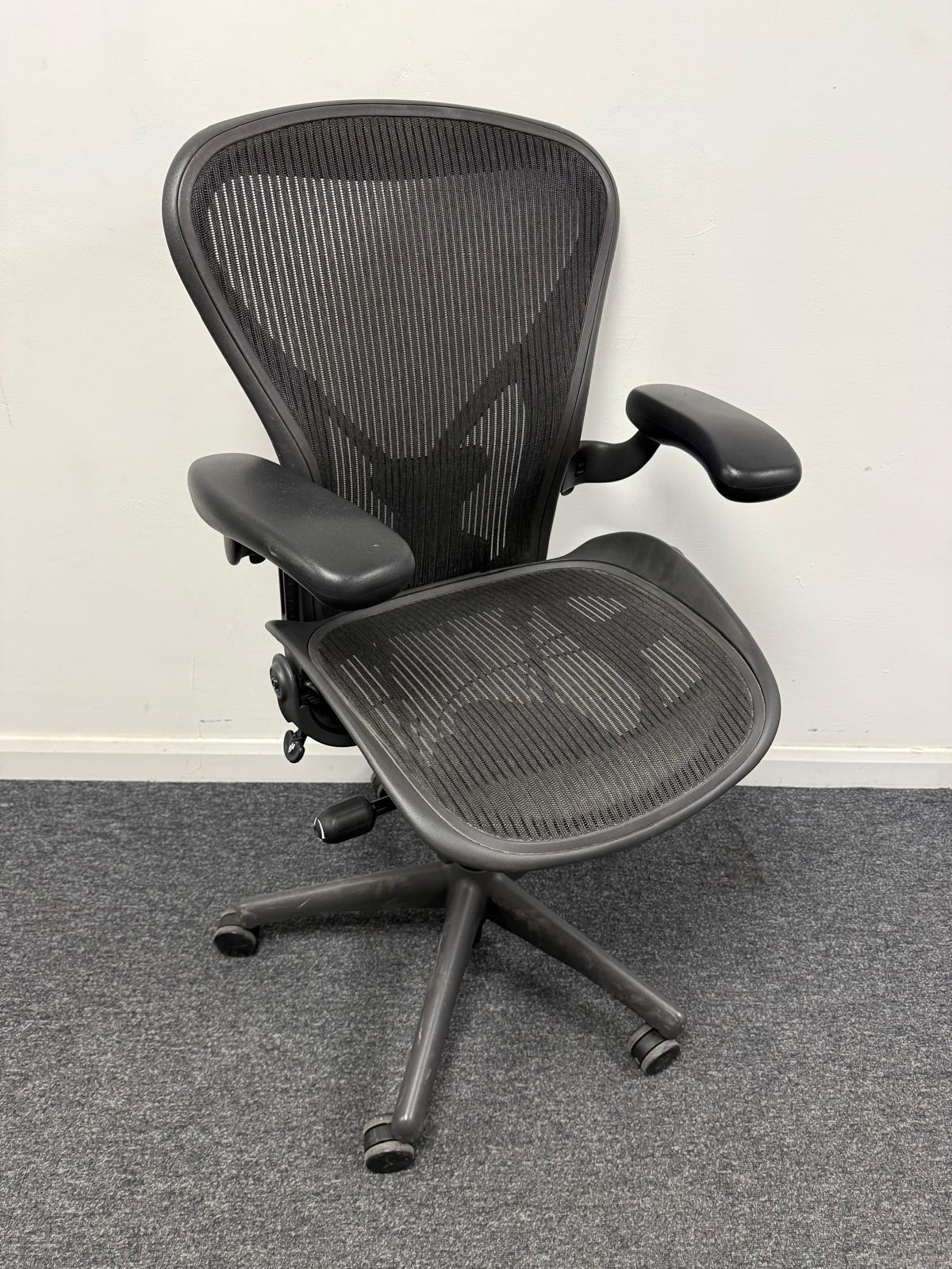 Herman Miller Aeron Anthracite Mesh Posturefit Size B Office Chair