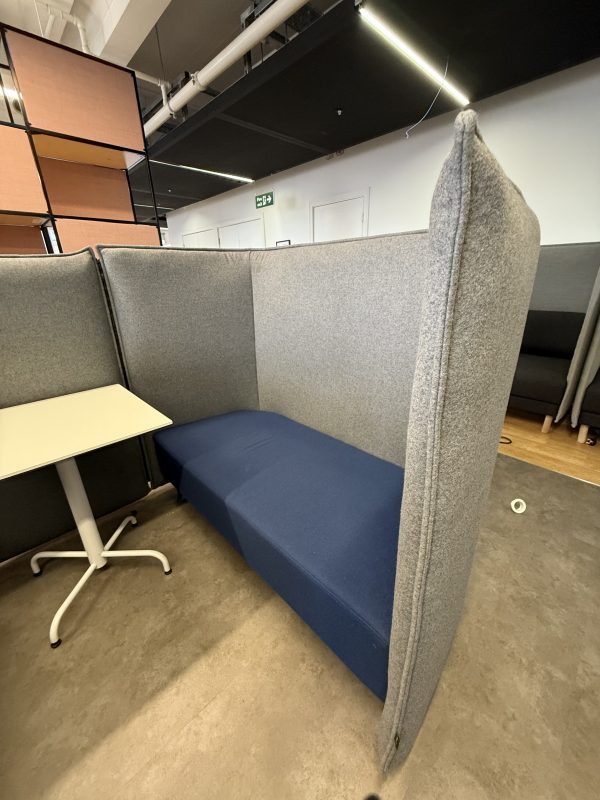 Naughtone Cloud Plain Four Seat High Back Acoustic Privacy Sofa Booth with table
