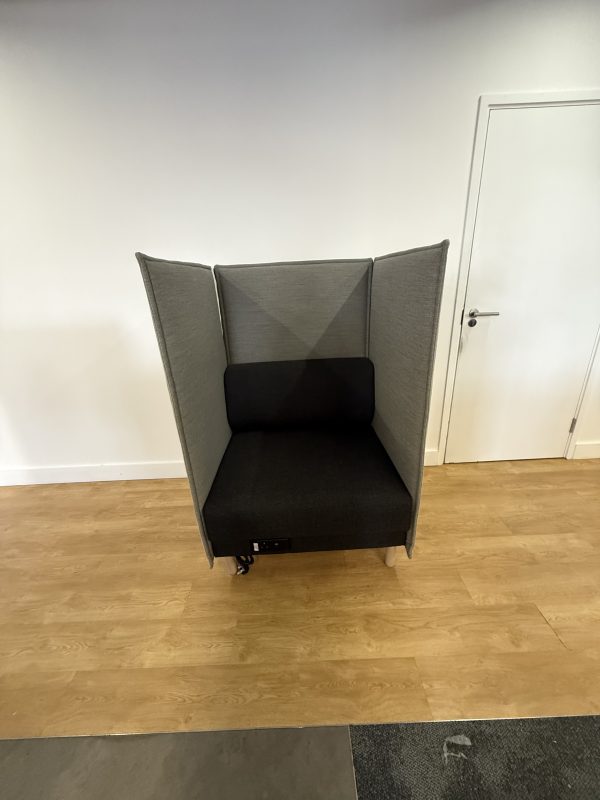 Naughtone Cloud Plain Single Seat High Back Acoustic Privacy Sofa Booth with table