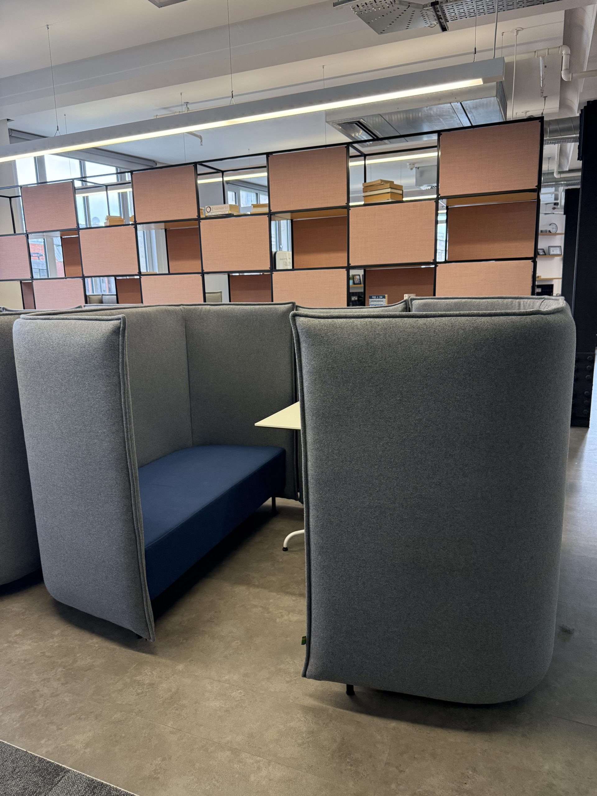 Used Naughtone Cloud Plain four Seat High Back Acoustic Privacy Sofa Office Booth with table