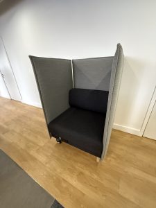 Naughtone Cloud Plain Single Seat High Back Acoustic Privacy Sofa Booth with table