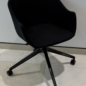 Workstories Atelier NOIR Side or conference Chair on Wheels